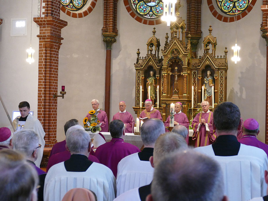 Pontifikalrequiem und Beisetzung von Weihbischof em. Johannes Kapp (Foto: Karl-Franz Thiede)